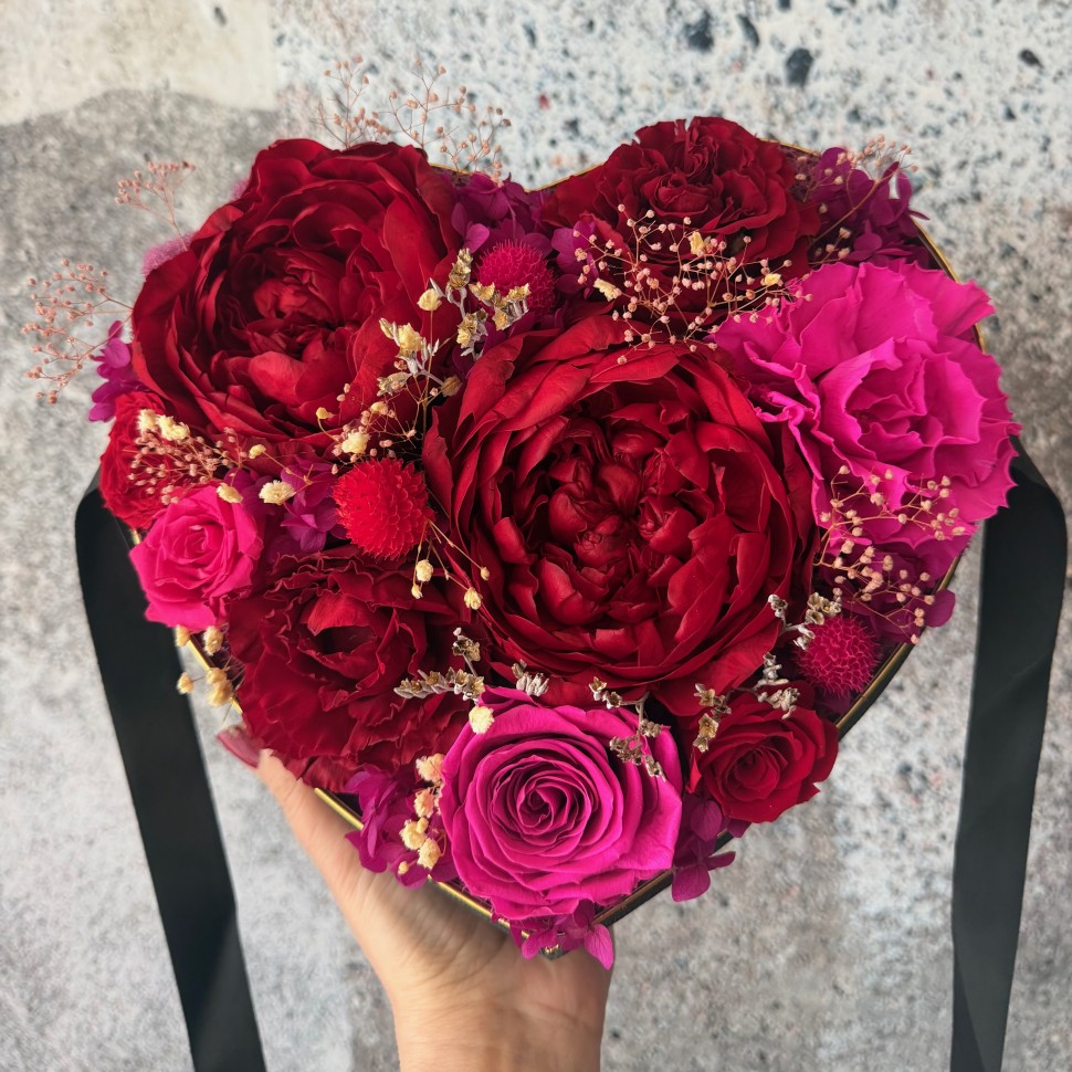 Preserved Peony Heart in Black Box | Red&Magenta