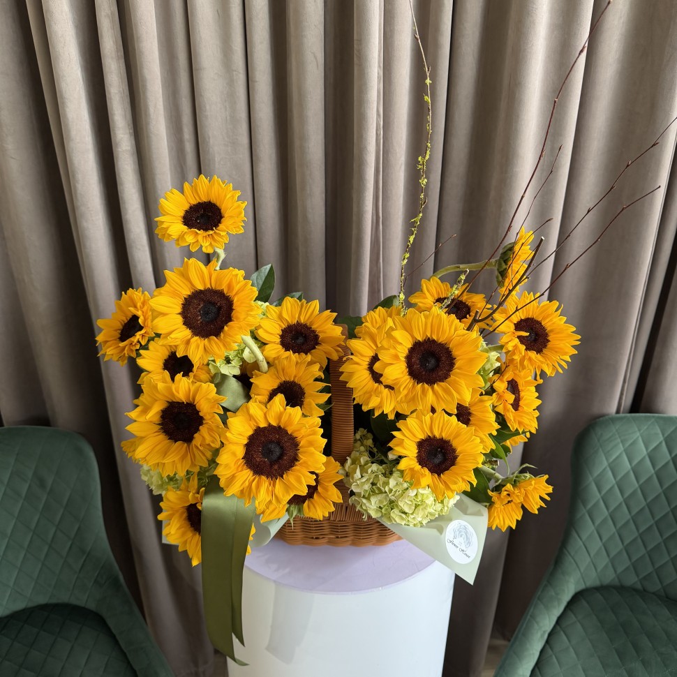 Golden Harvest Basket – Sunflowers & Hydrangeas