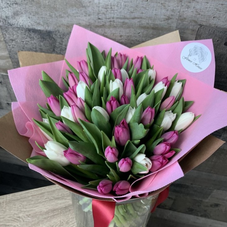 Madilyn Tulip Hand-Tied Bouquet