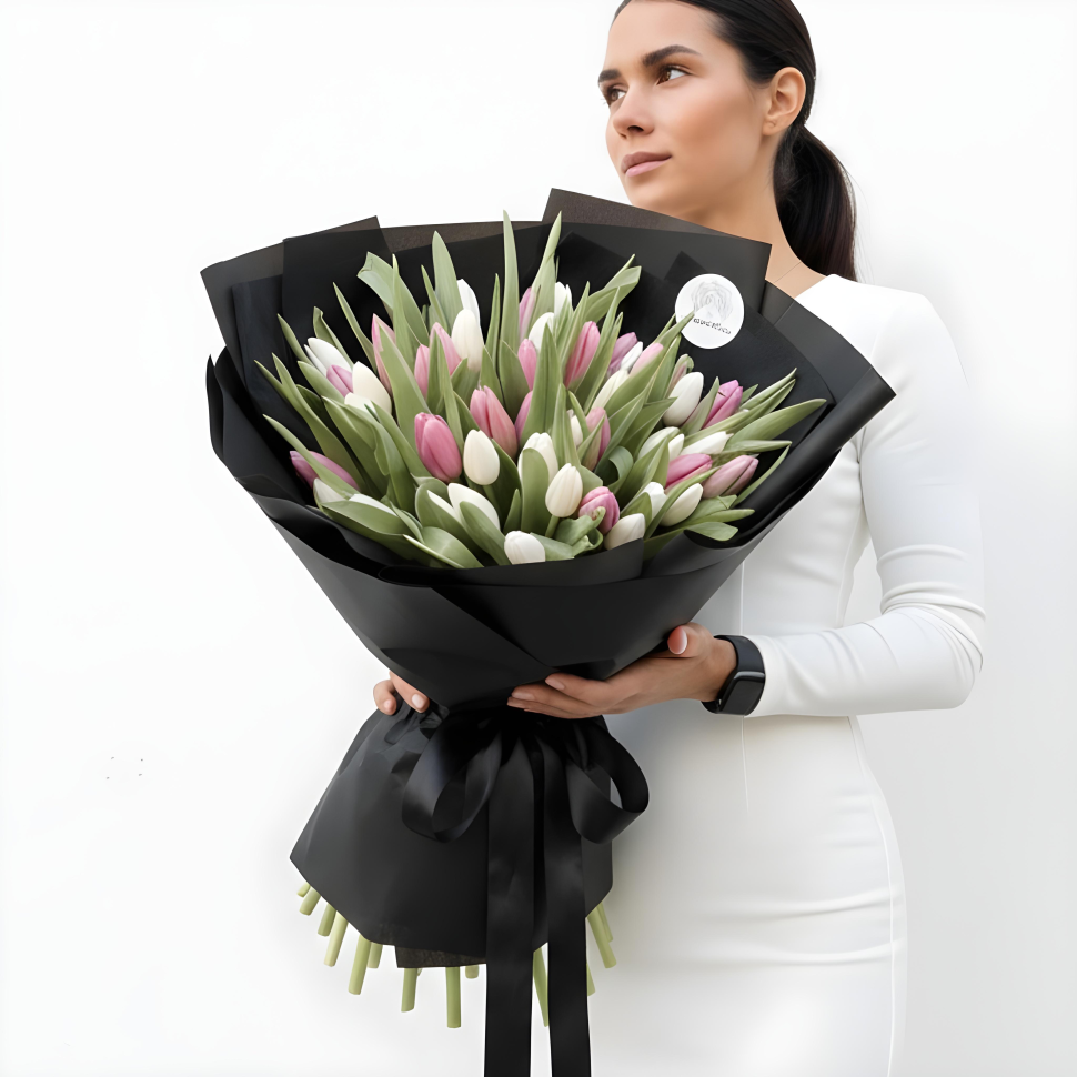 Madilyn Tulip Hand-Tied Bouquet