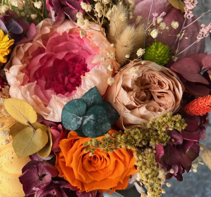 Thanksgiving arrangement with preserved flowers in iron car