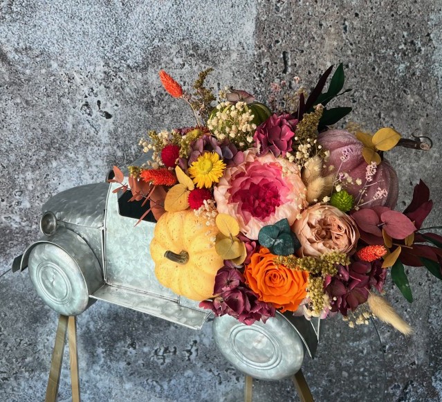 Thanksgiving arrangement with preserved flowers in iron car