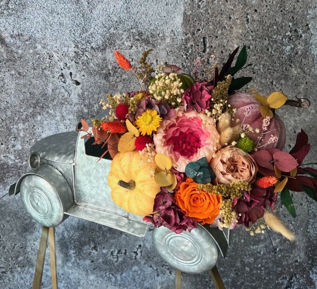 Thanksgiving arrangement with preserved flowers in iron car