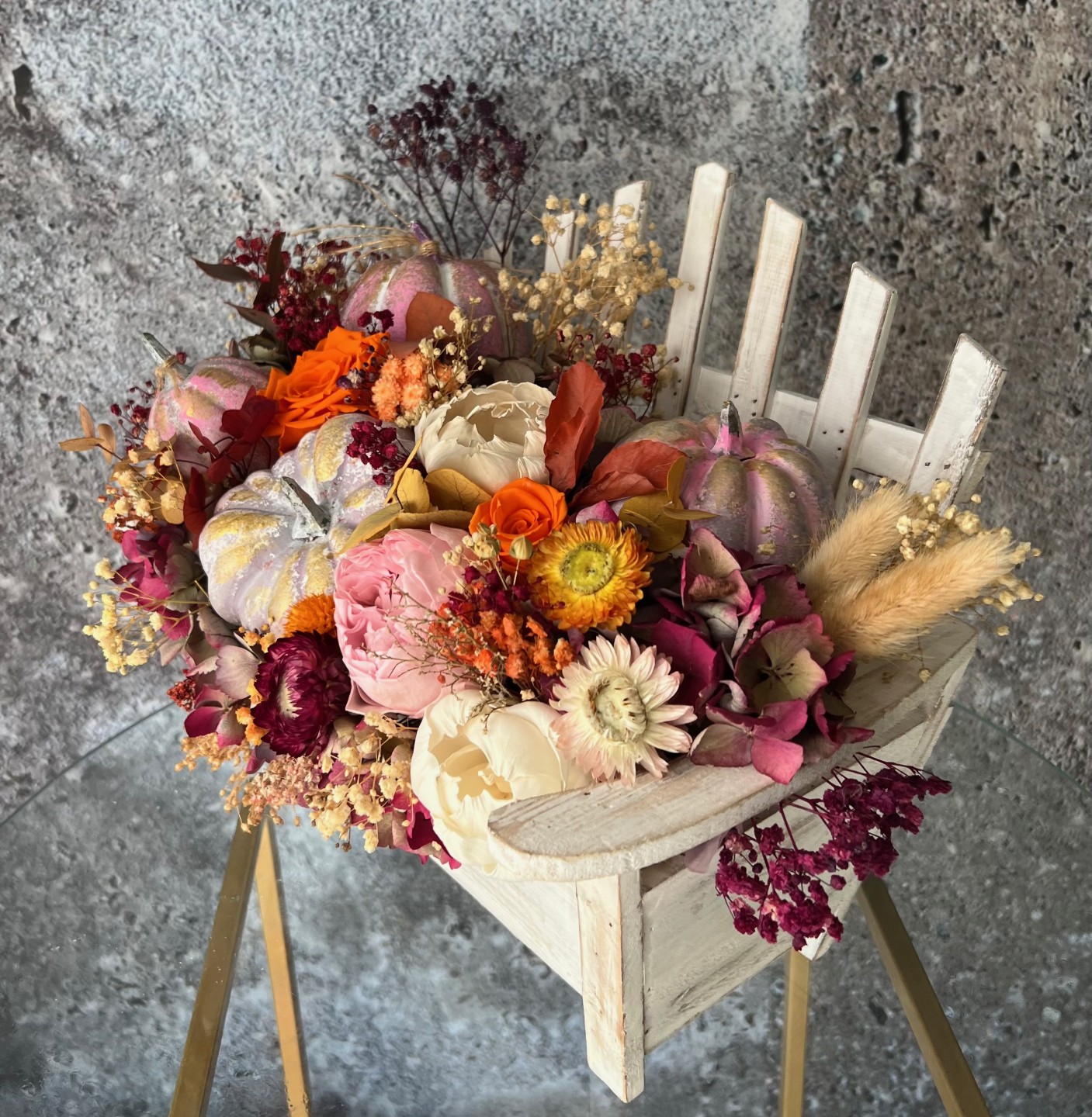 Thanksgiving arrangement with preserved flowers in bench Thanksgiving arrangement with preserved flowers in bench
