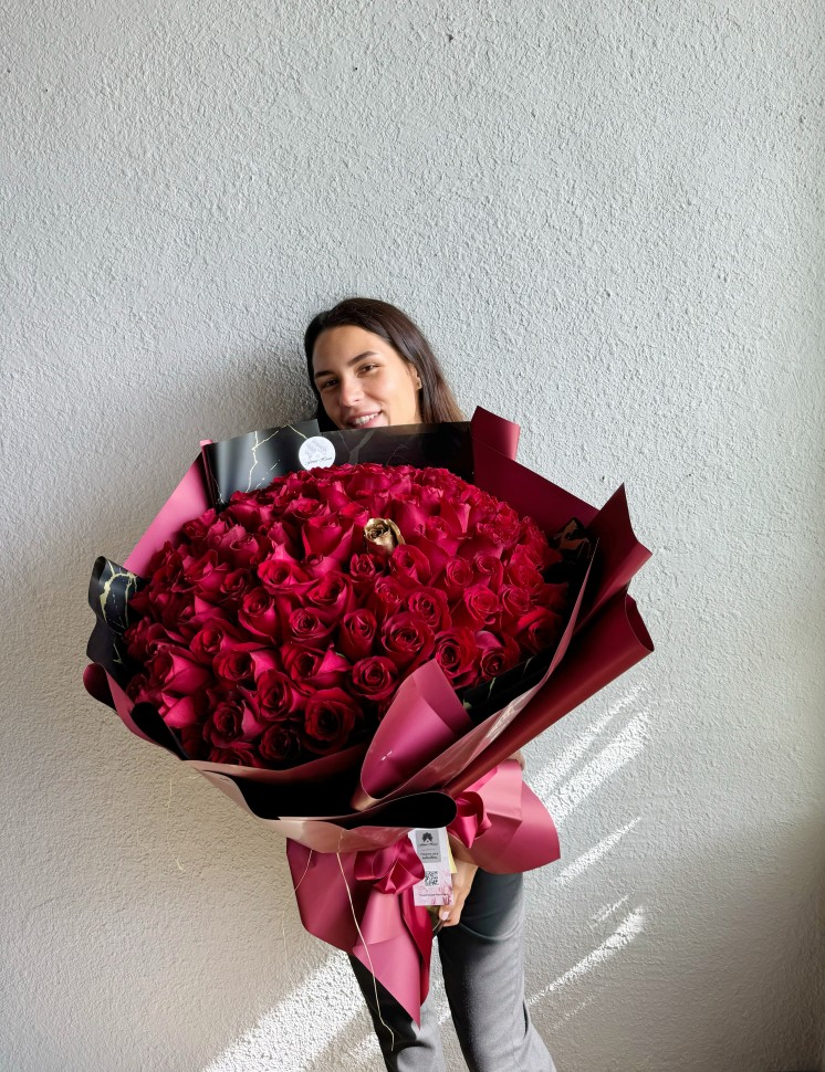 100 Red Roses With 1 Gold Rose In The Middle Hand-Tied Bouquet