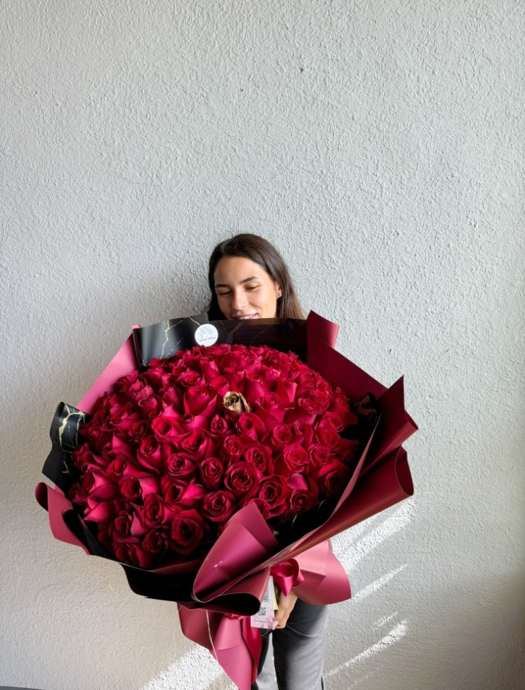 100 Red Roses With 1 Gold Rose In The Middle Hand-Tied Bouquet