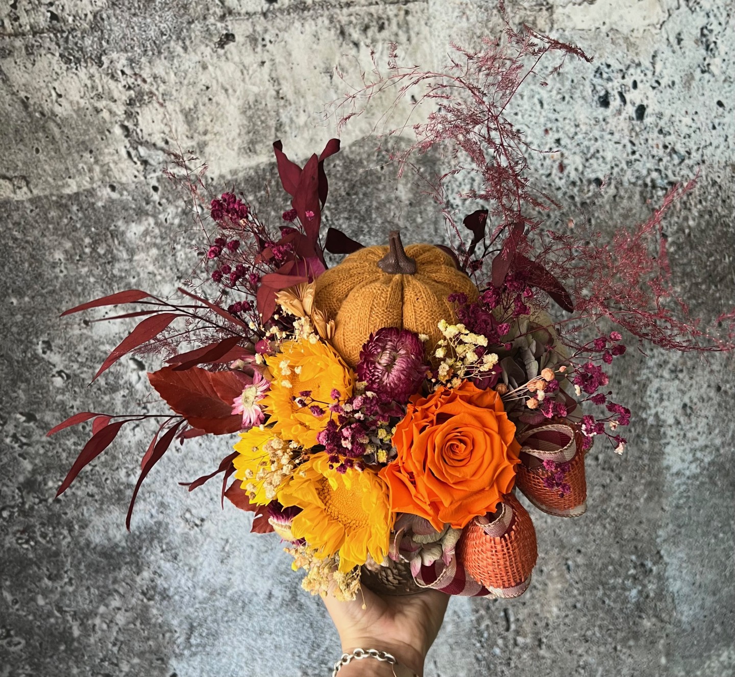 Thanksgiving arrangement with preserved sunflowers Thanksgiving arrangement with preserved sunflowers