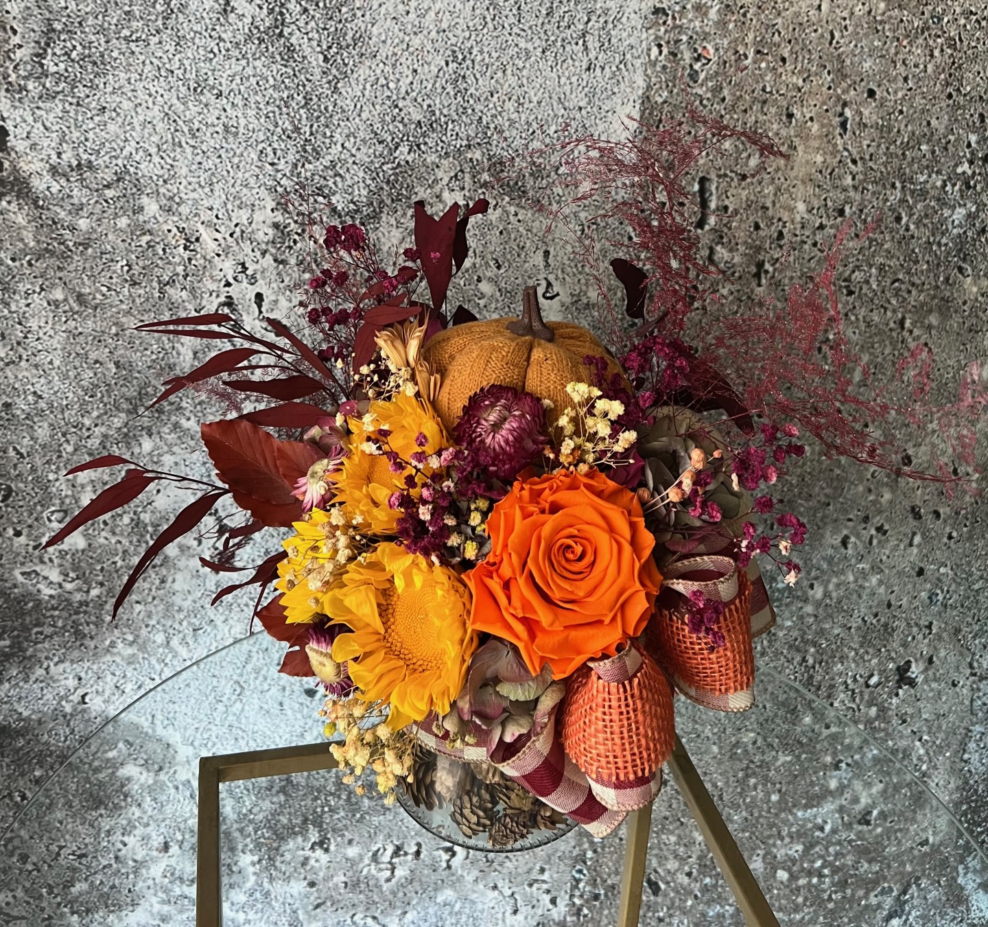 Thanksgiving arrangement with preserved sunflowers Thanksgiving arrangement with preserved sunflowers