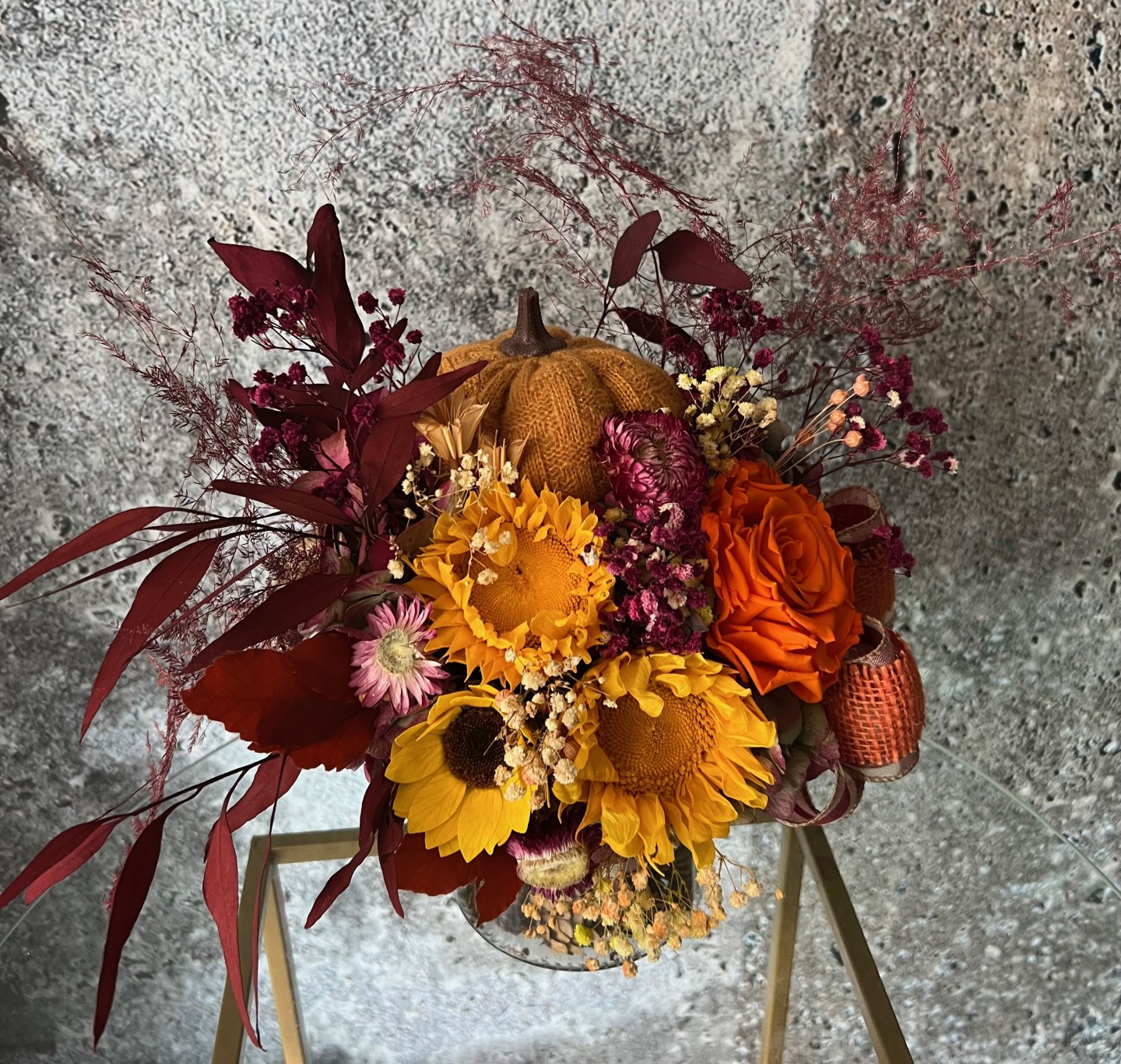 Thanksgiving arrangement with preserved sunflowers Thanksgiving arrangement with preserved sunflowers