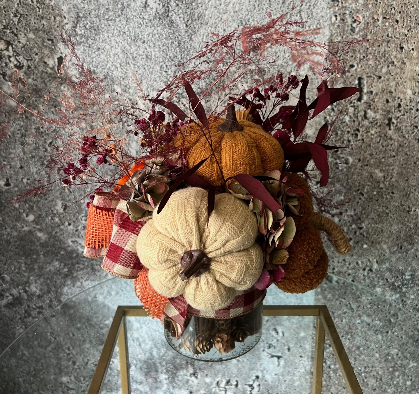 Thanksgiving arrangement with preserved sunflowers Thanksgiving arrangement with preserved sunflowers