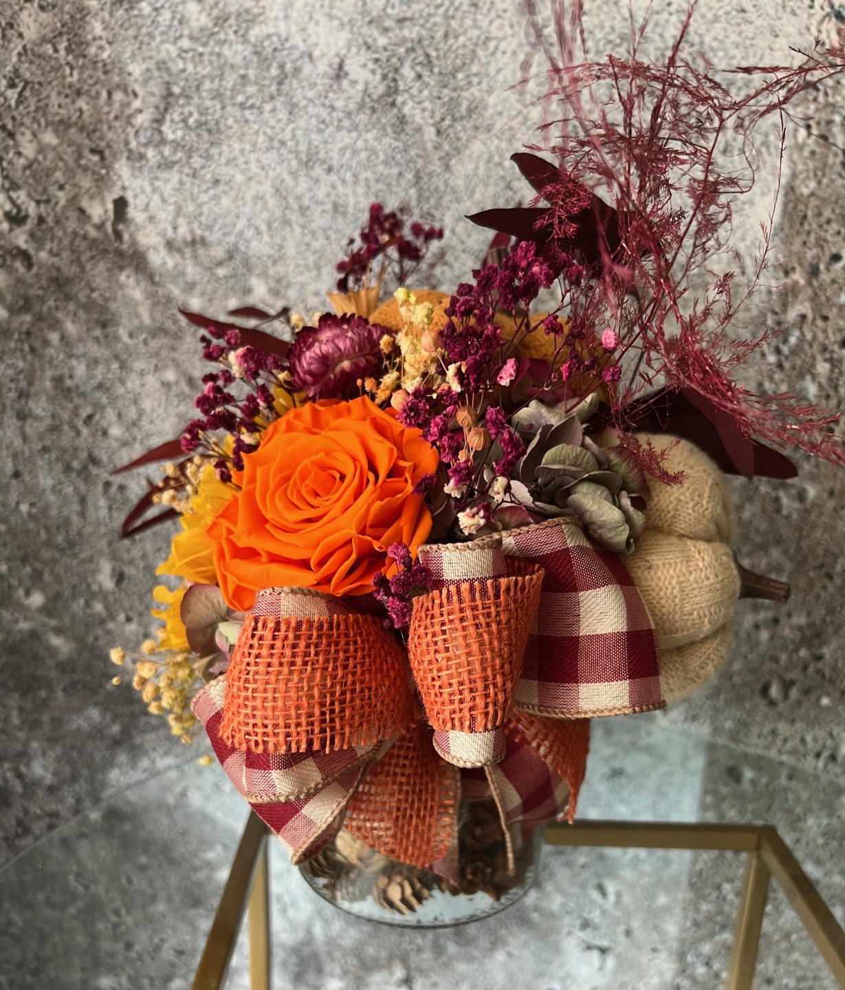 Thanksgiving arrangement with preserved sunflowers Thanksgiving arrangement with preserved sunflowers