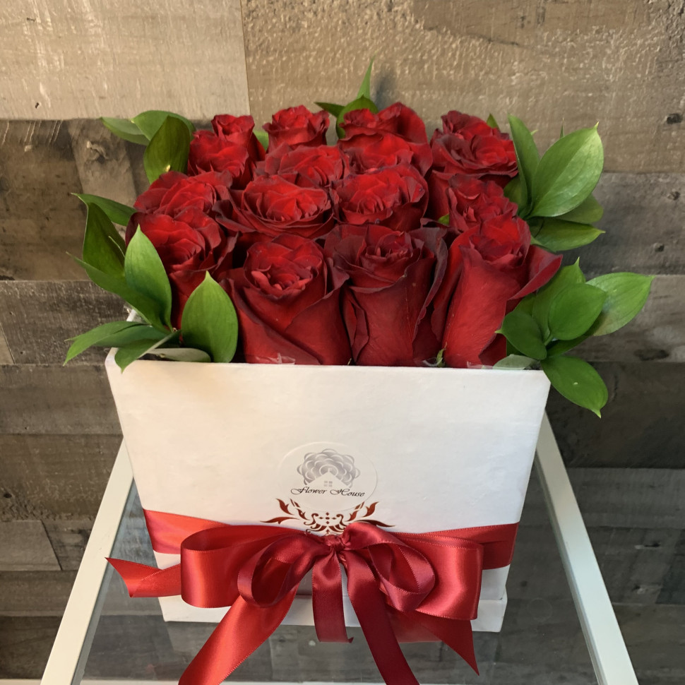 16 Red Roses Square Flower Box