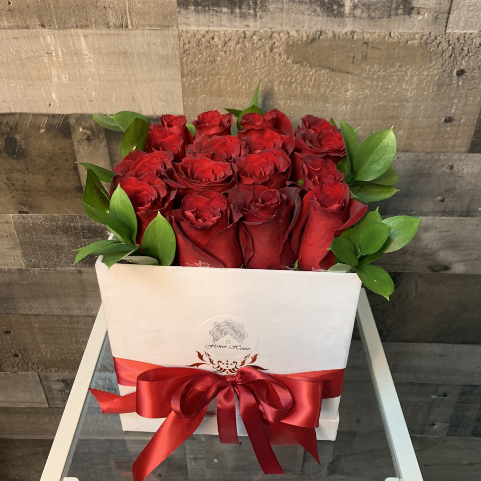 16 Red Roses Square Flower Box