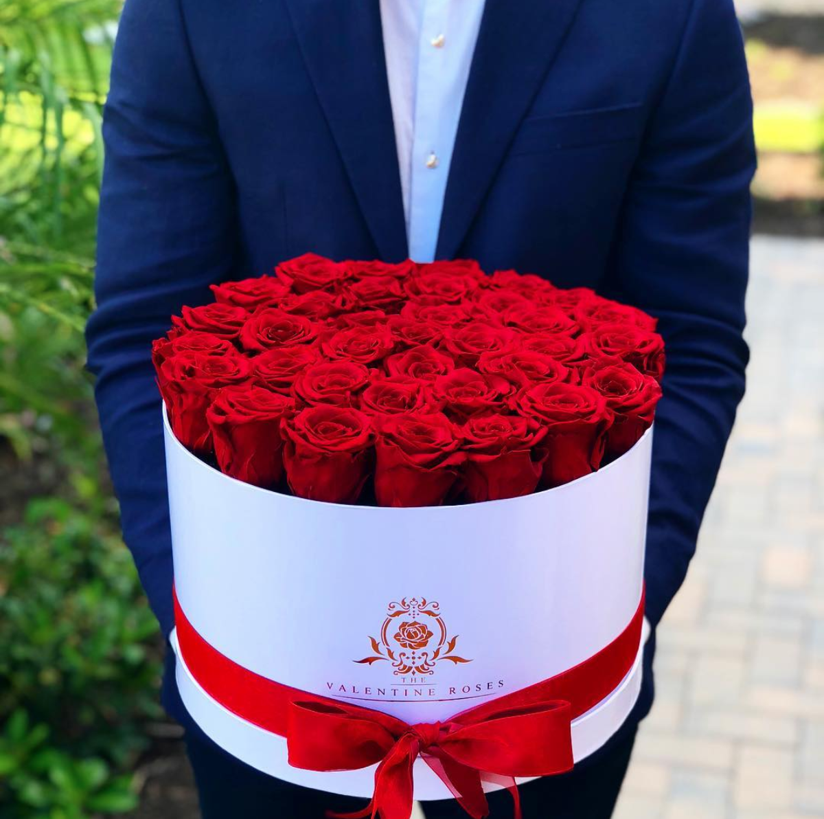 Long Lasting Roses in a Hat Shaped Flower Box | 13" Large Sized | Black & White Long Lasting Roses in a Hat Shaped Flower Box | 13" Large Sized | Black & White