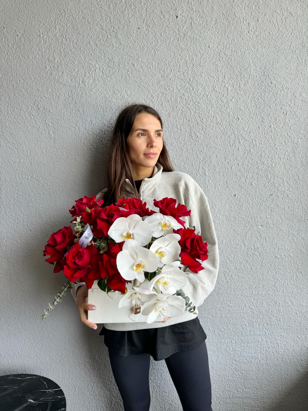 White Bag "Scarlett" Fresh Flowers Vase Arrangement