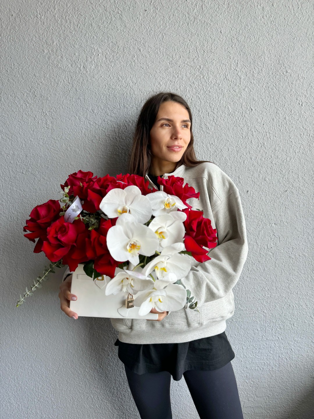 White Bag "Scarlett" Fresh Flowers Vase Arrangement