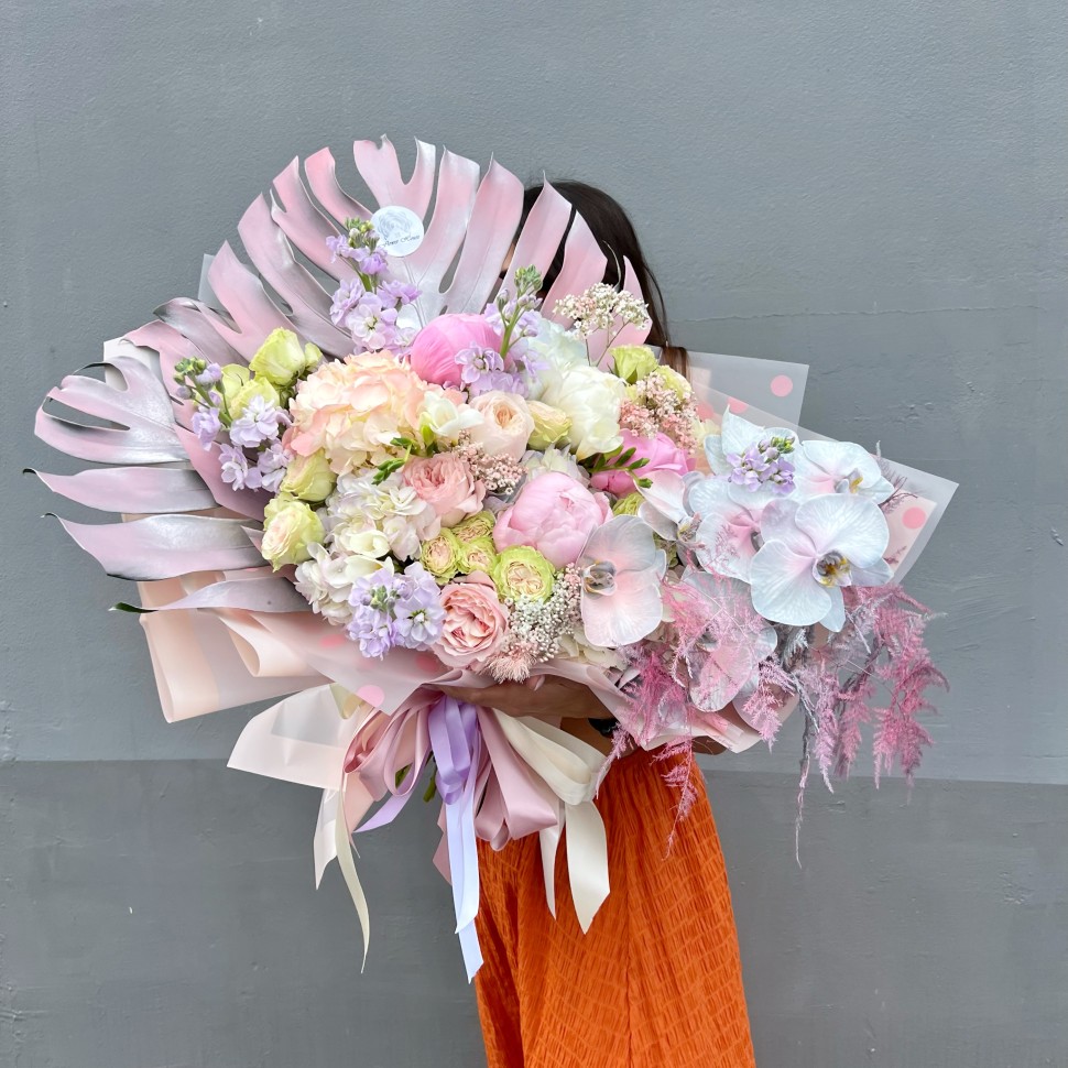 Tender Isabellia Hand-Tied Bouquet