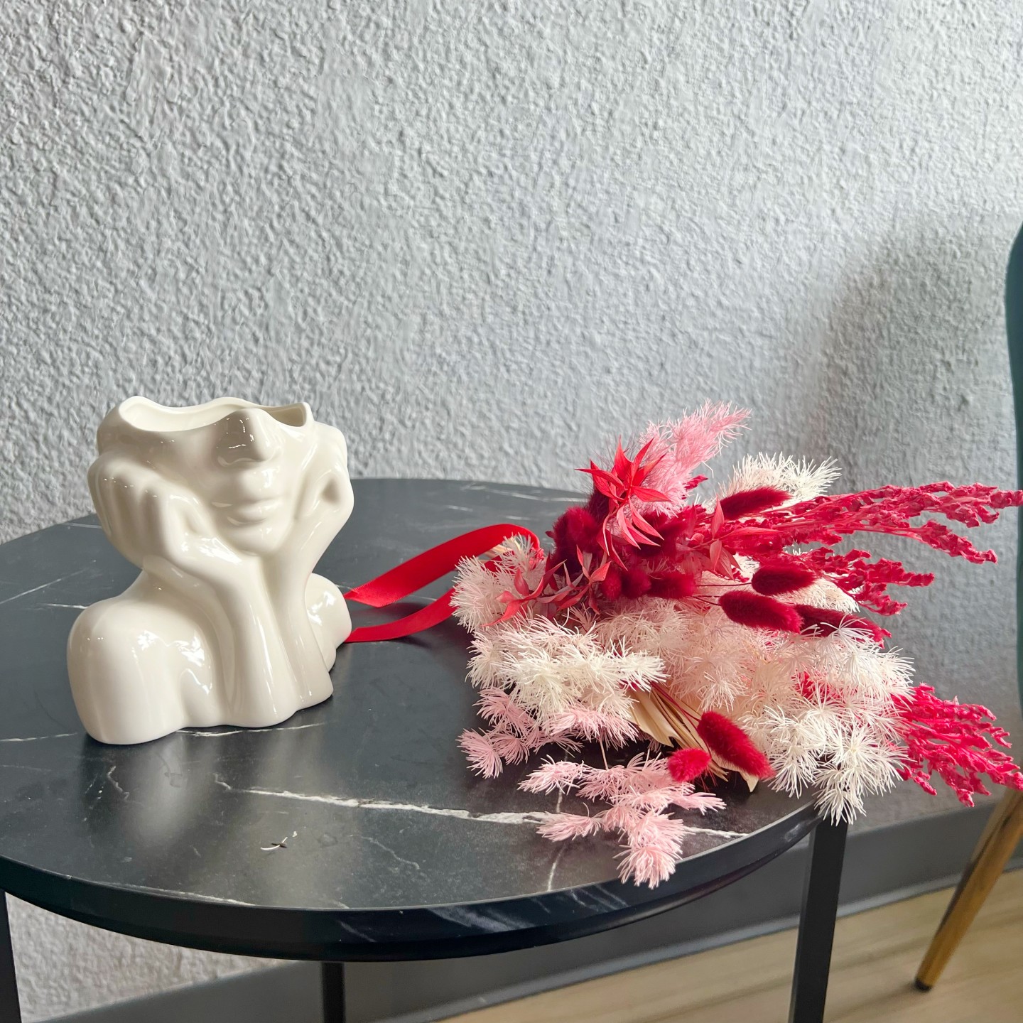 "The Body" Woman Dried Flowers Vase Arrangement Red "The Body" Woman Dried Flowers Vase Arrangement Red