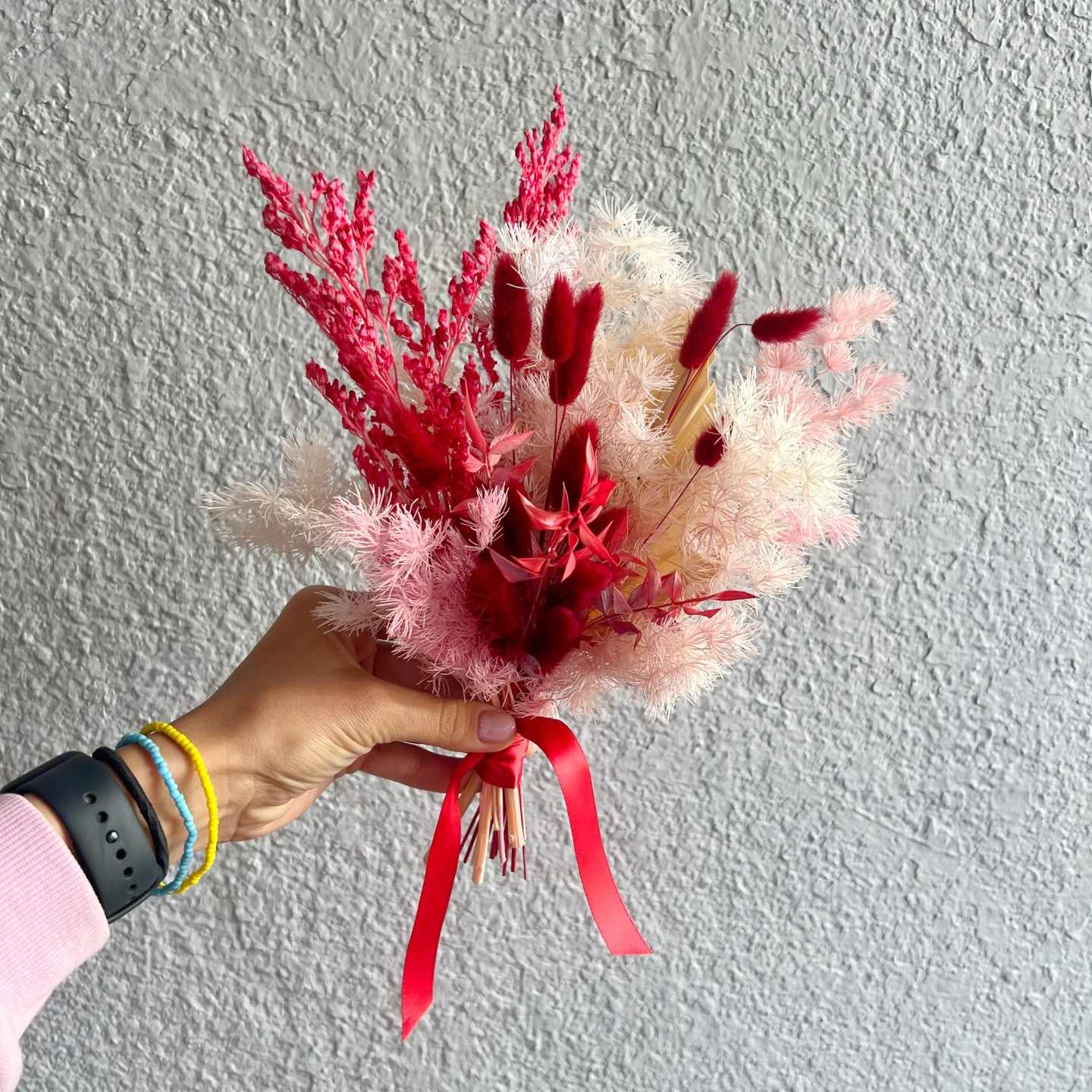 "The Body" Woman Dried Flowers Vase Arrangement Red "The Body" Woman Dried Flowers Vase Arrangement Red