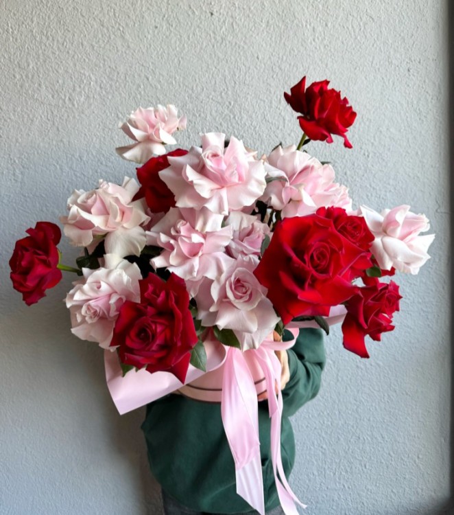 Red and Pink Roses Cloud Flower Box