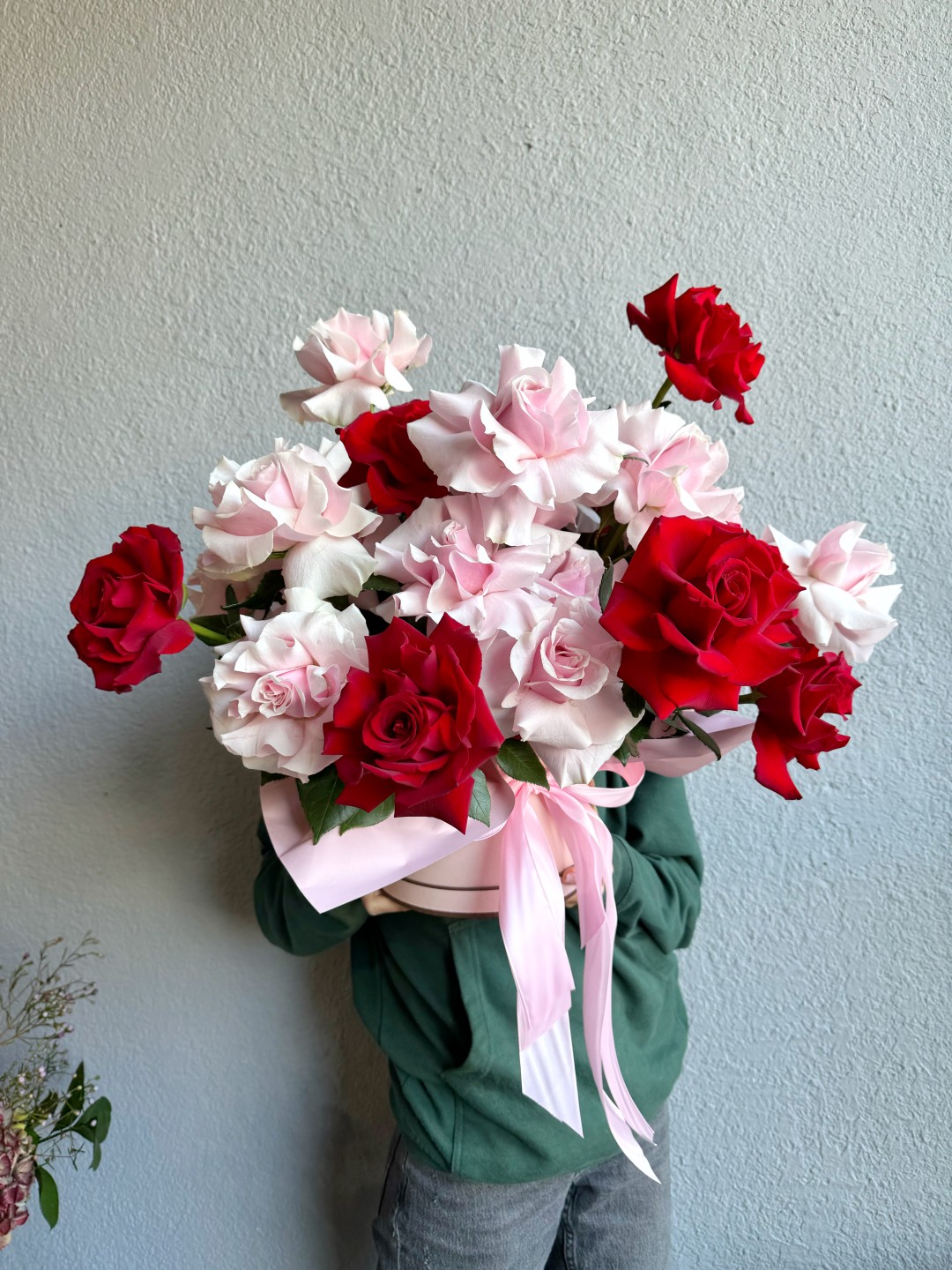 Red & Pink Roses Cloud Flower Box Red & Pink Roses Cloud Flower Box