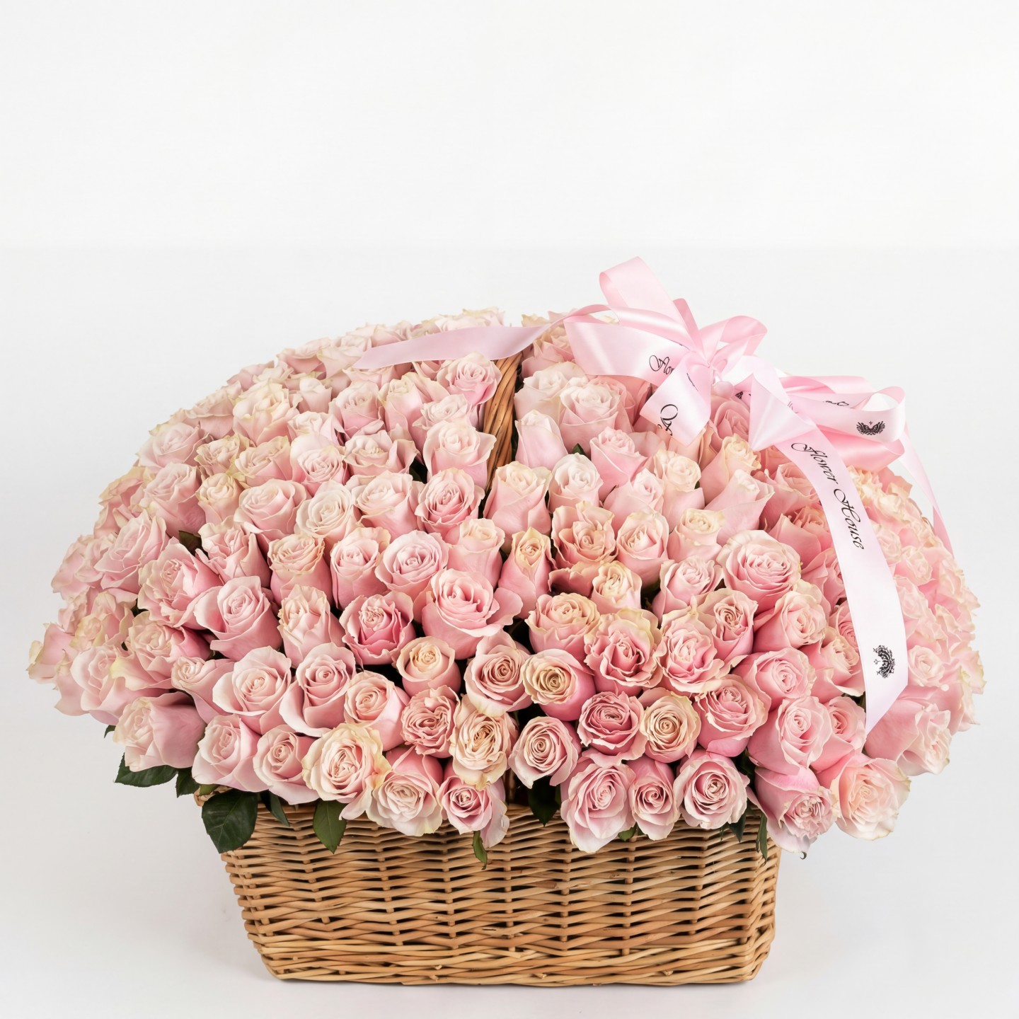 The Liravelle Rose Basket – 300 Light Pink Roses