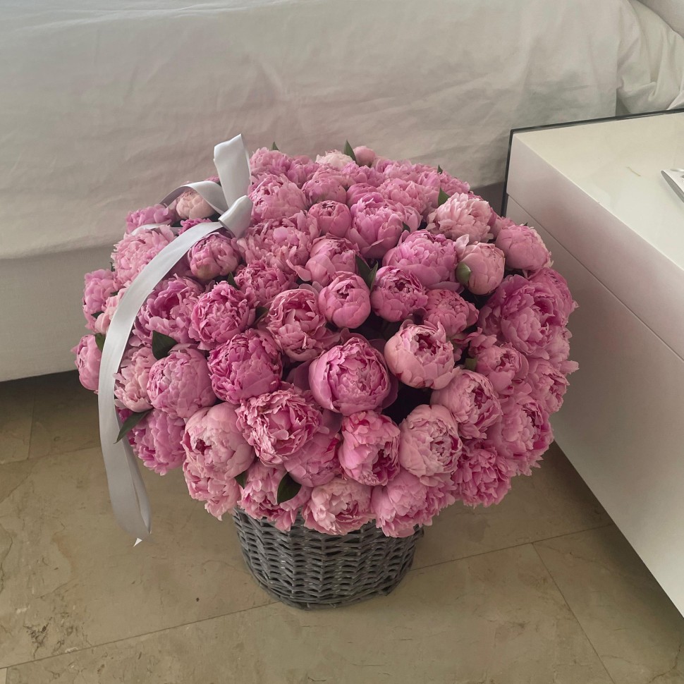 The Peony Majesty Basket – 101 Pink Peonies