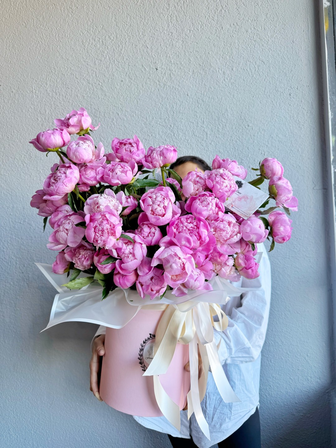 Peonies Cloud Elegance Flower Box (Light Pink & Hot Pink) Peonies Cloud Elegance Flower Box (Light Pink & Hot Pink)