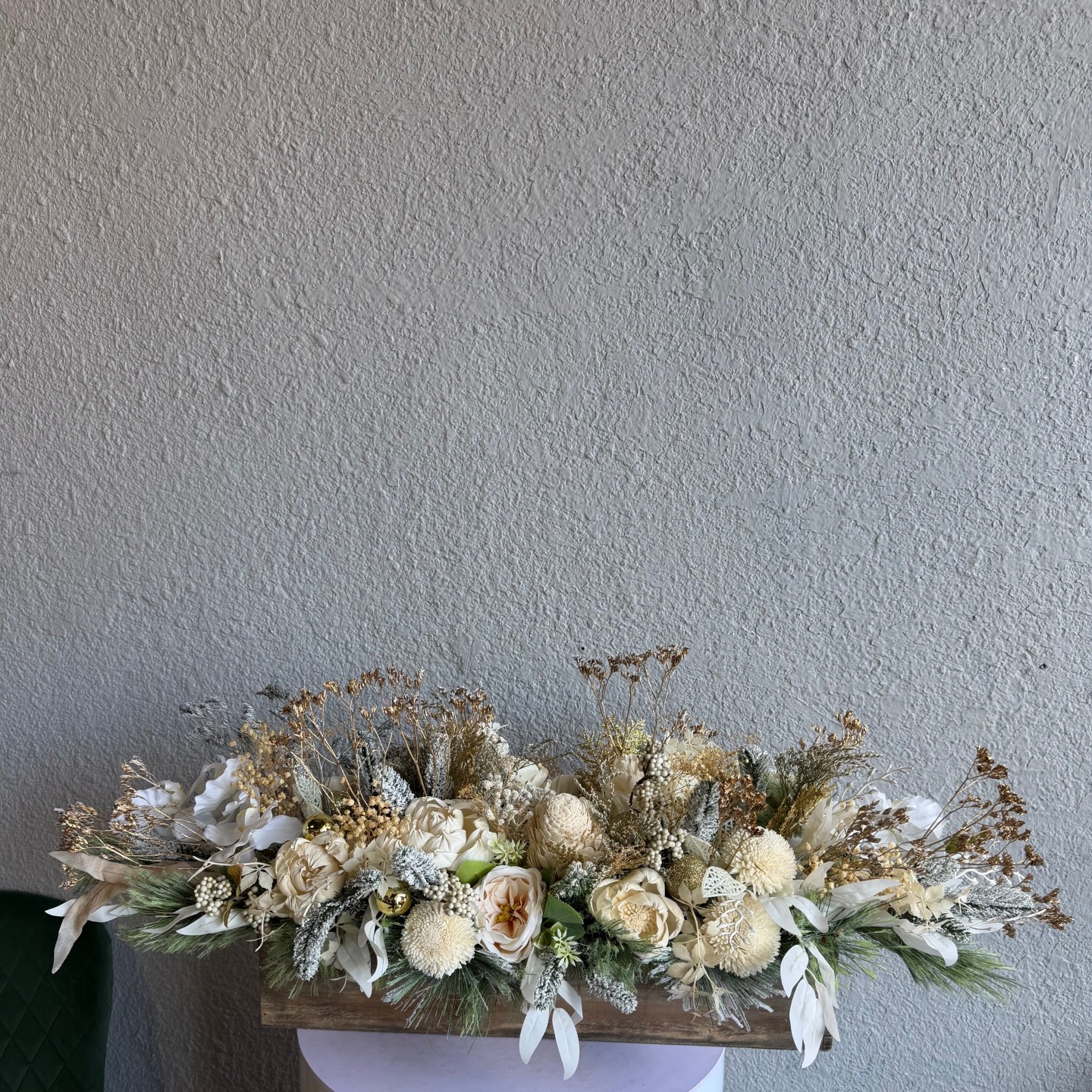 Christmas candles arrangement with sola wood flowers