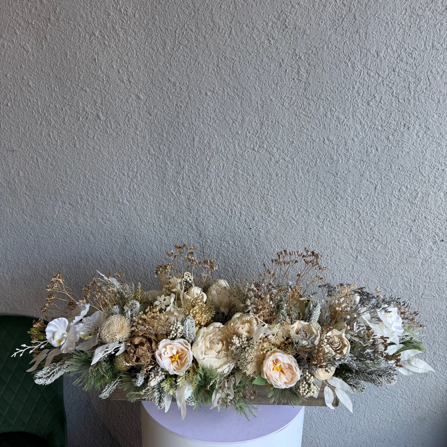 Christmas candles arrangement with sola wood flowers