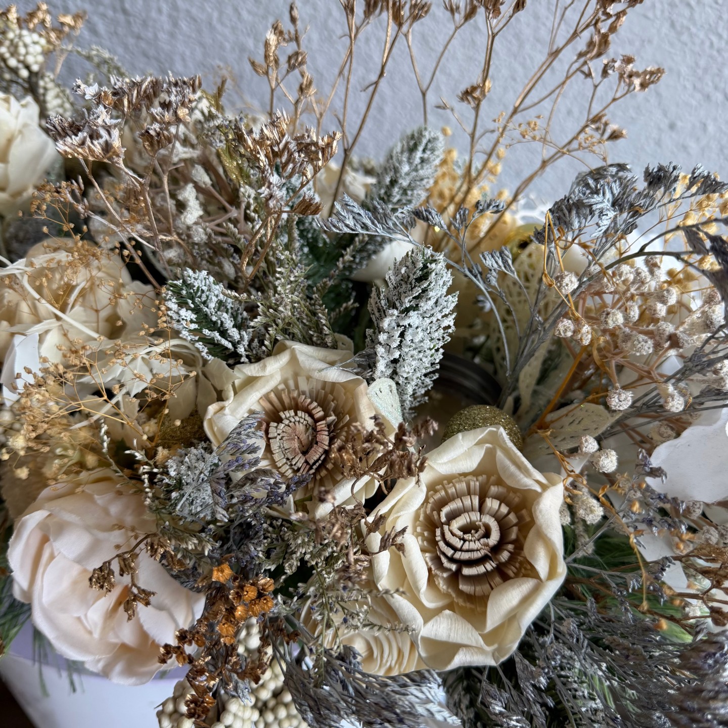 Christmas candles arrangement with sola wood flowers