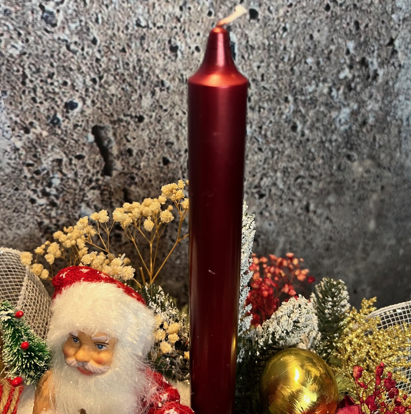 Christmas arrangement with preserved roses, Santa Clause and deer Christmas arrangement with preserved roses, Santa Clause and deer