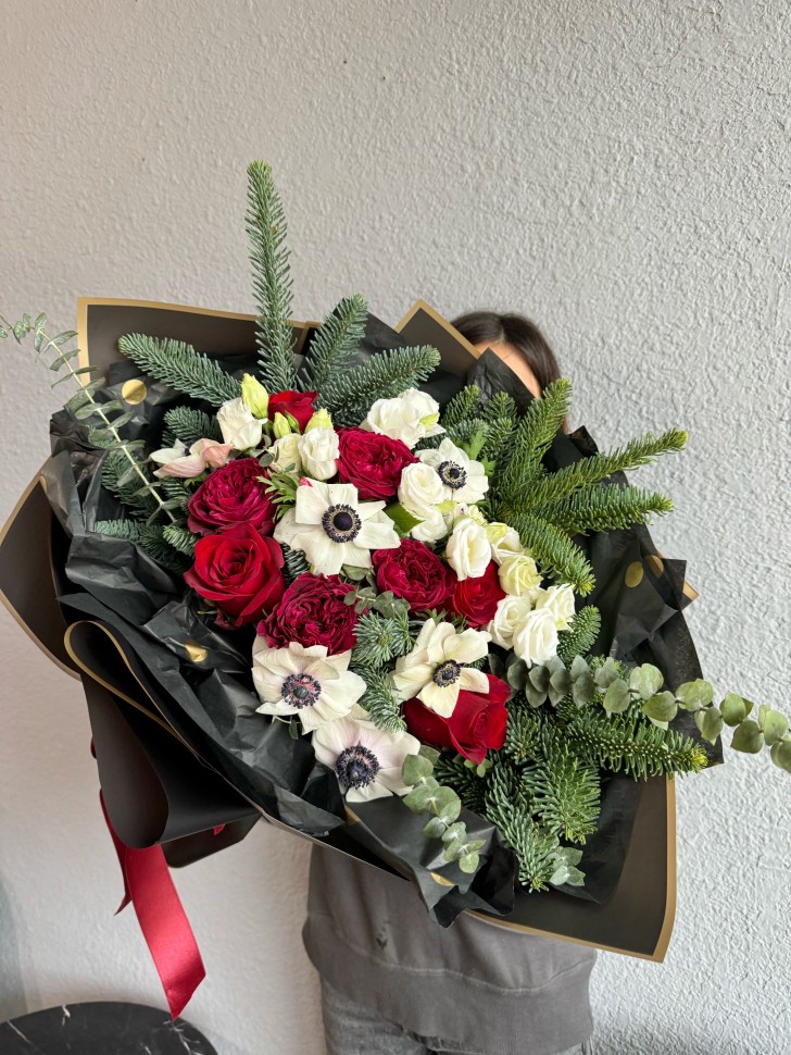 Red Christmas Hand Tied Flower Bouquet