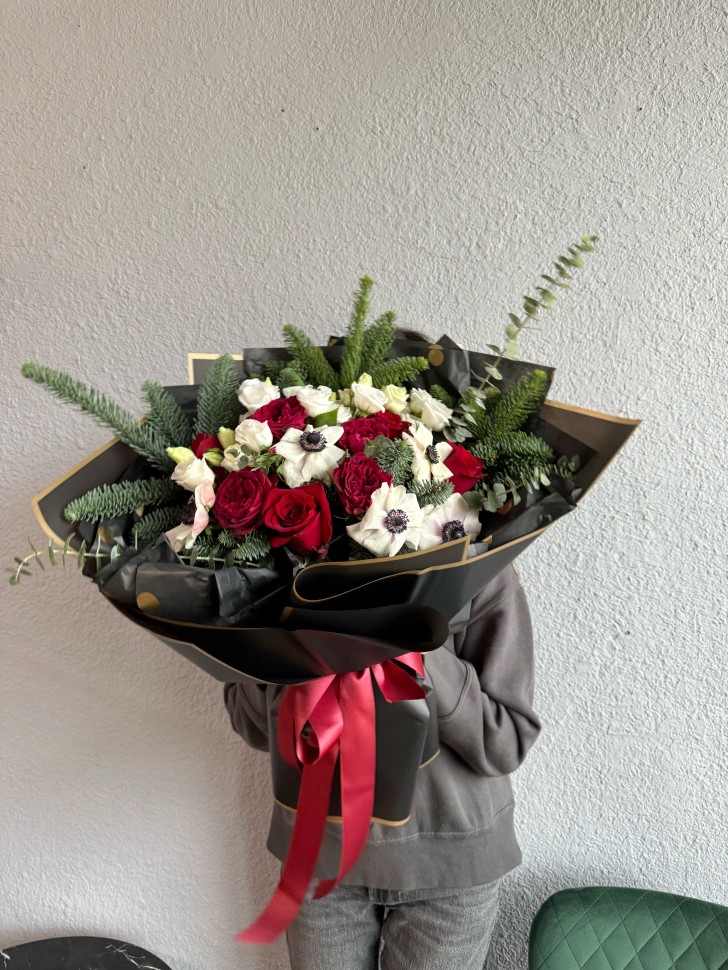 Red Christmas Hand Tied Flower Bouquet