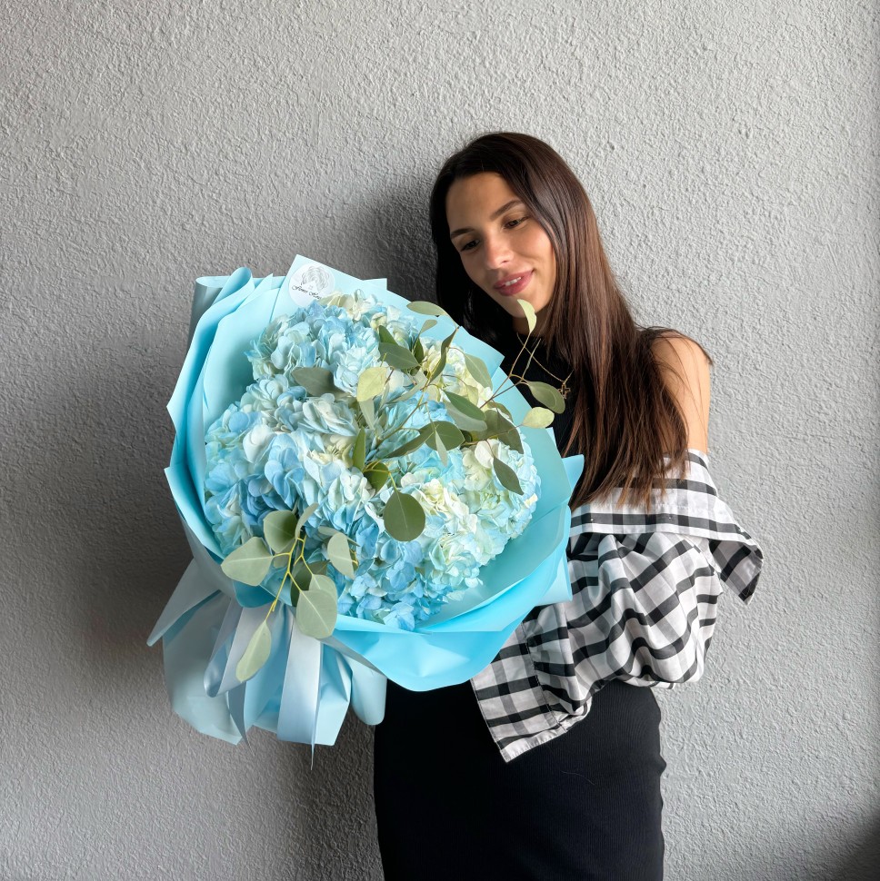 Blu Ari Hand-Tied Bouquet