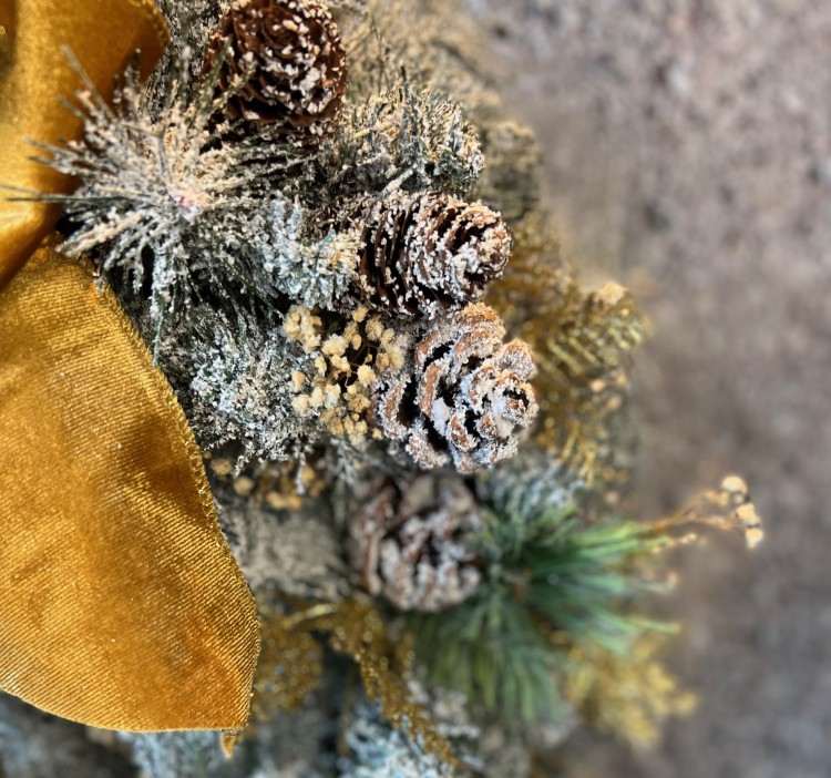 Christmas wreath with preserved flowers Christmas wreath with preserved flowers