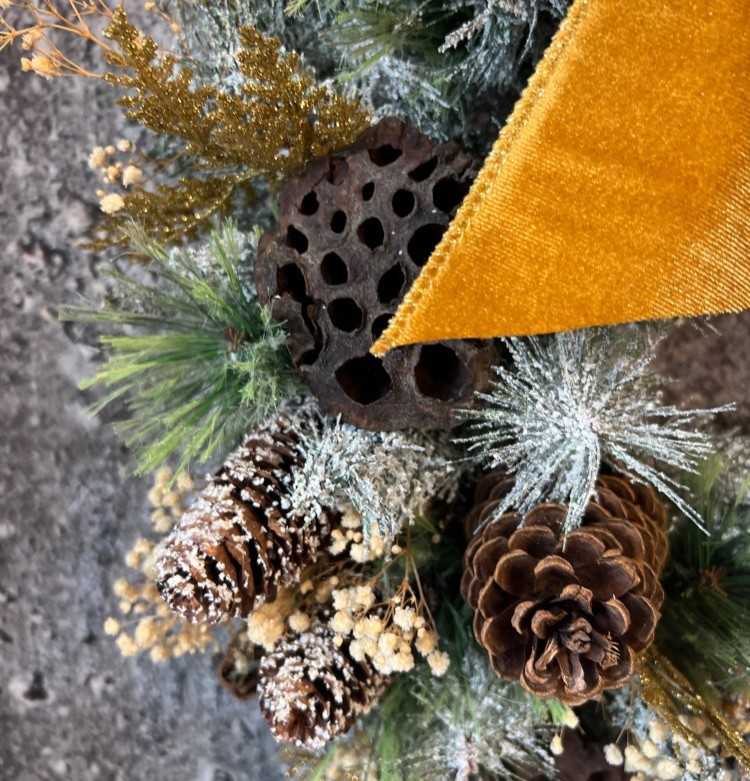 Christmas wreath with preserved flowers Christmas wreath with preserved flowers