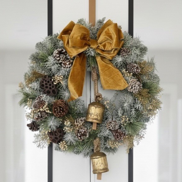 Christmas wreath with preserved flowers Christmas wreath with preserved flowers