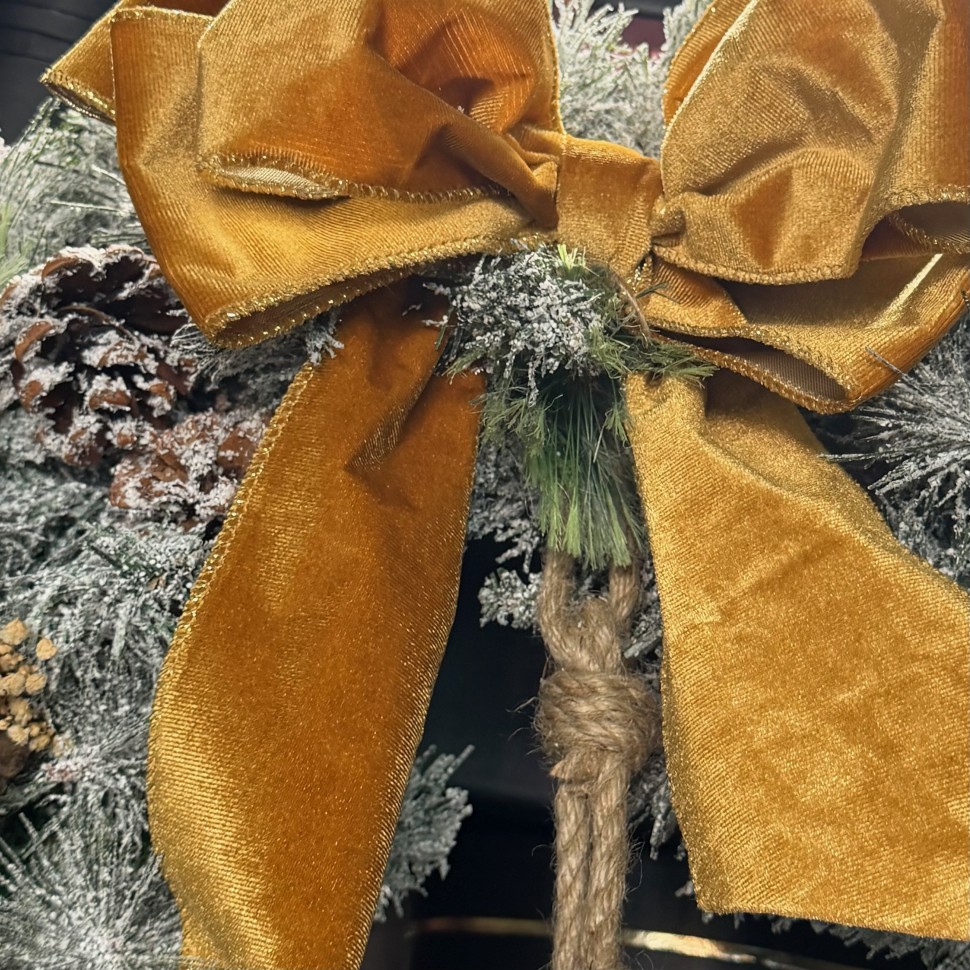 Christmas wreath with preserved flowers Christmas wreath with preserved flowers