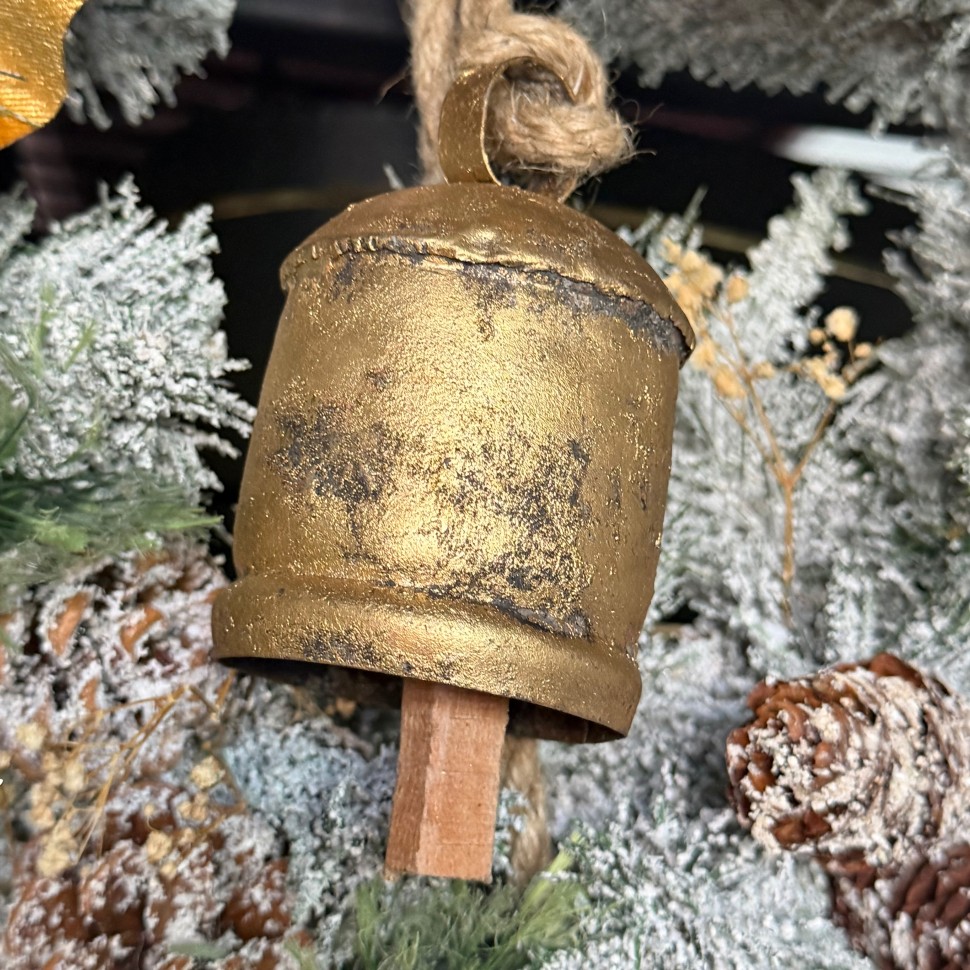 Christmas wreath with preserved flowers Christmas wreath with preserved flowers