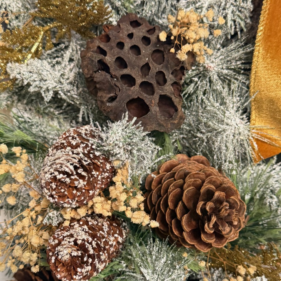 Christmas wreath with preserved flowers Christmas wreath with preserved flowers