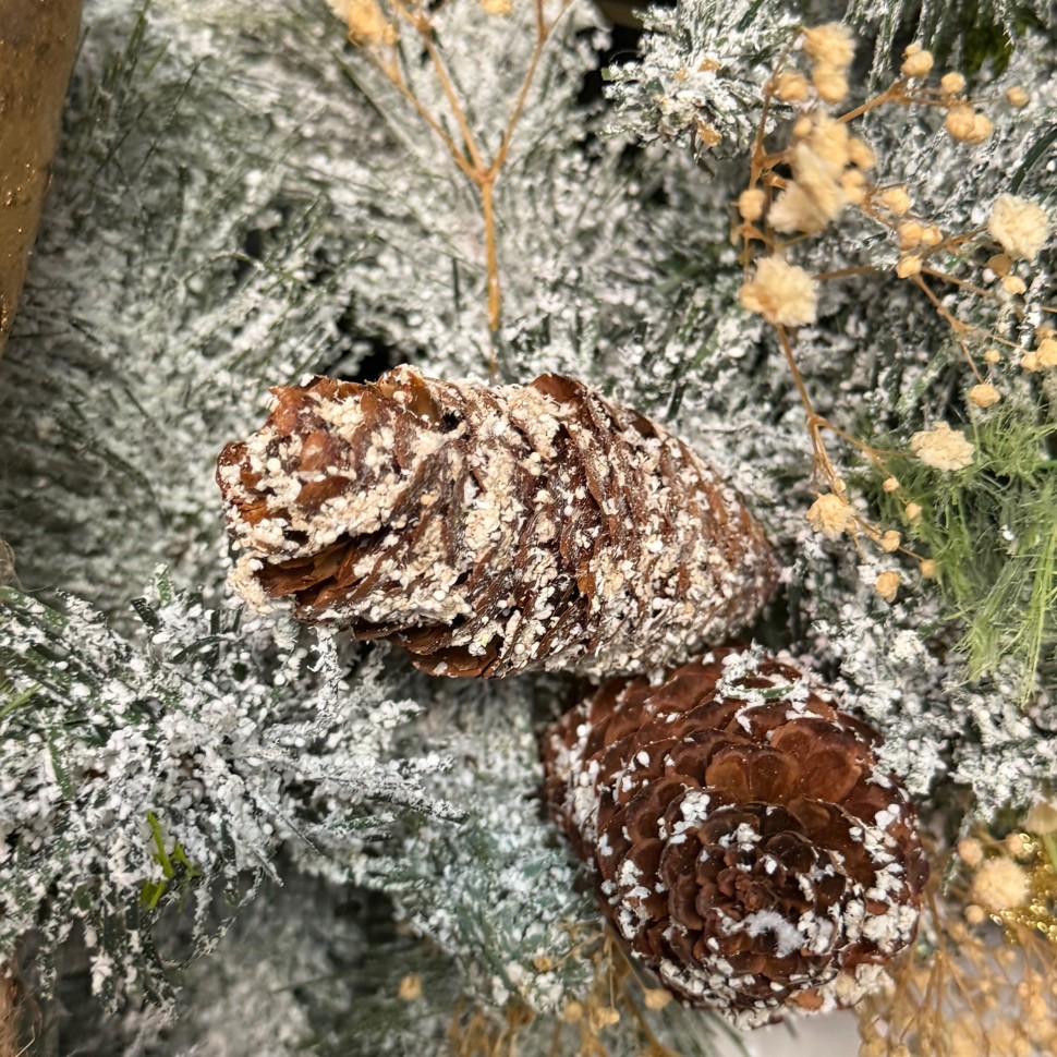 Christmas wreath with preserved flowers Christmas wreath with preserved flowers