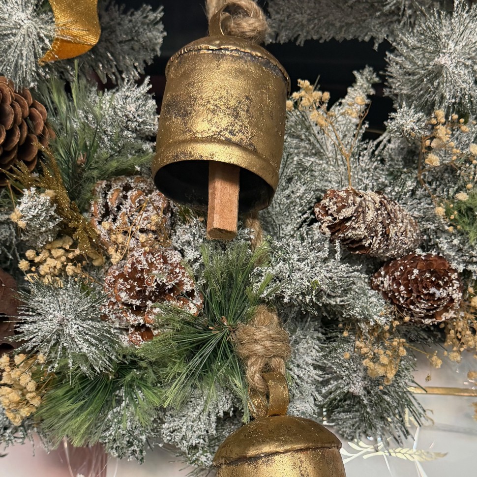 Christmas wreath with preserved flowers Christmas wreath with preserved flowers