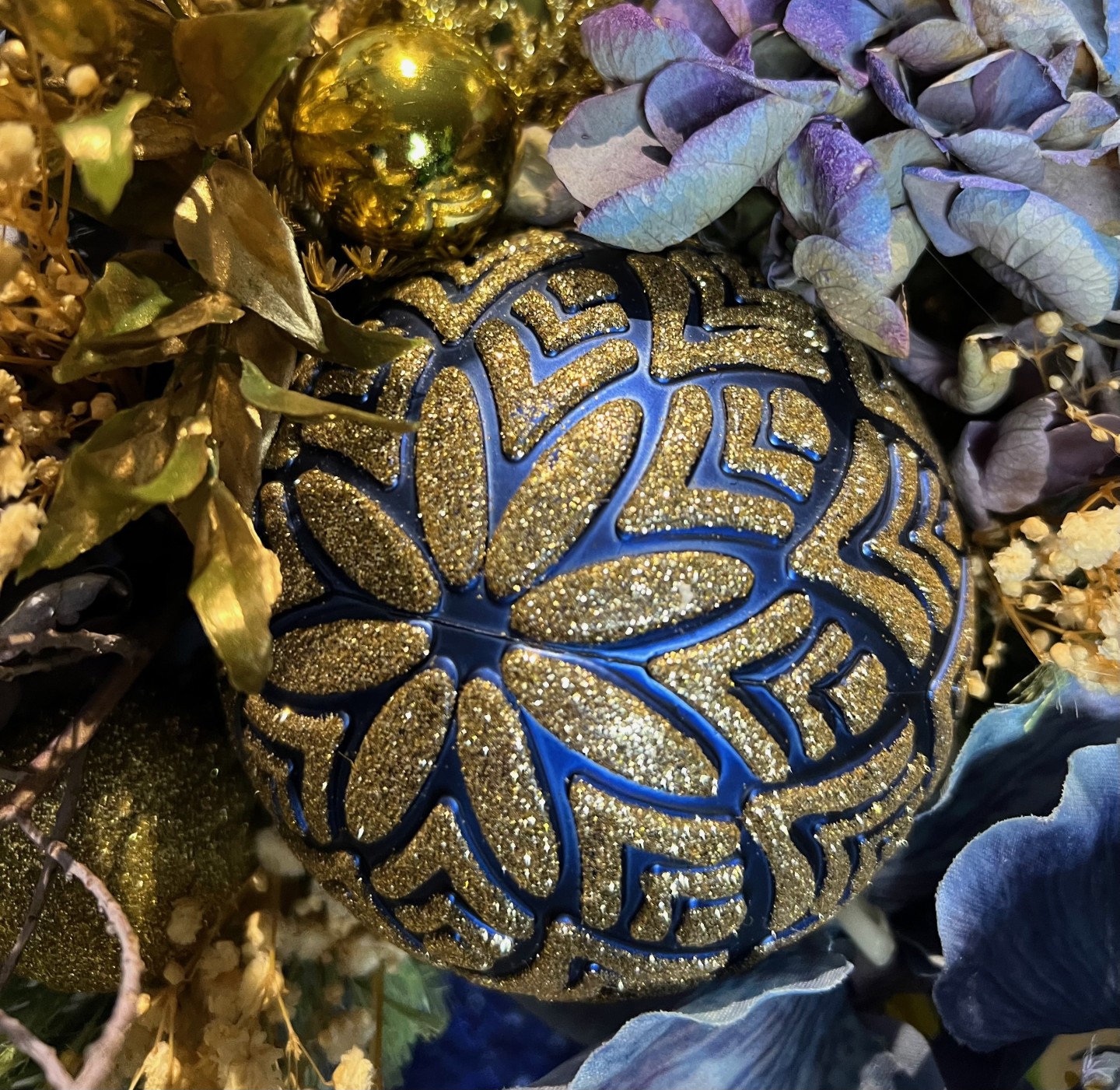 Christmas arrangement with preserved flowers and candles