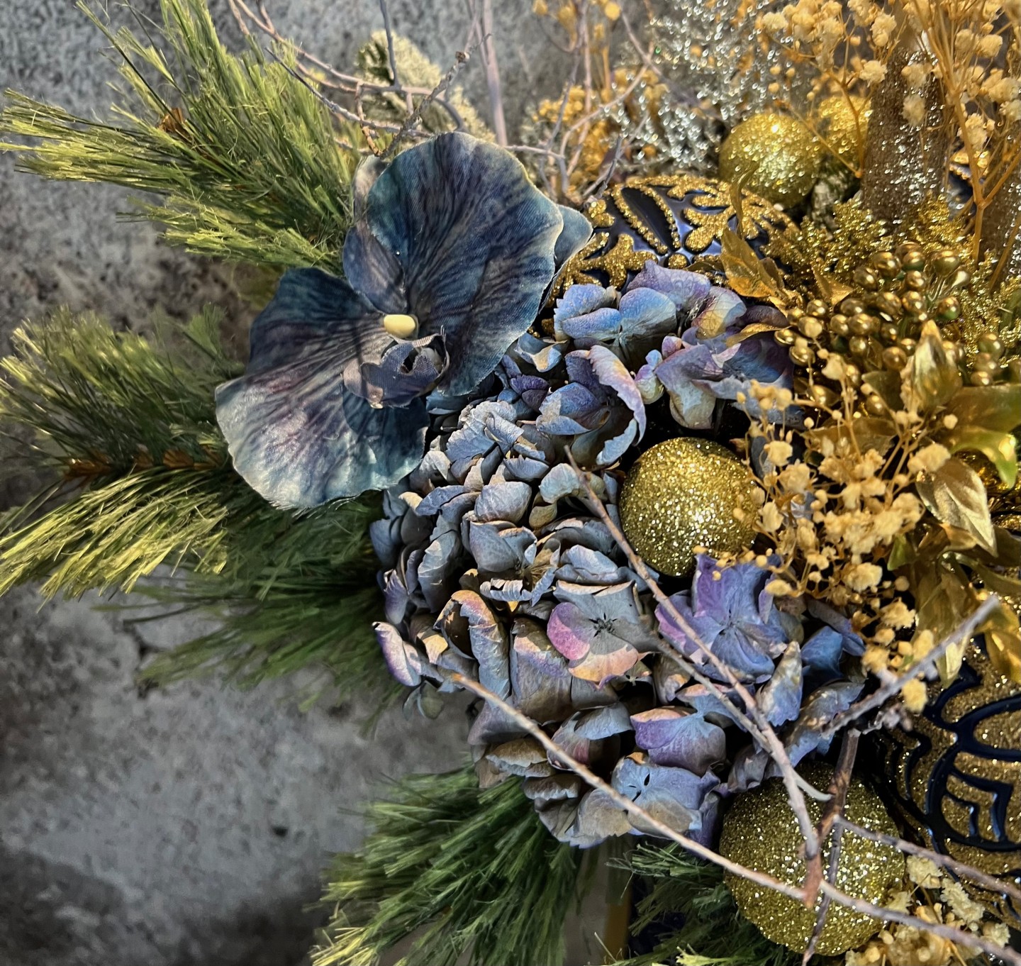 Christmas arrangement with preserved flowers and candles