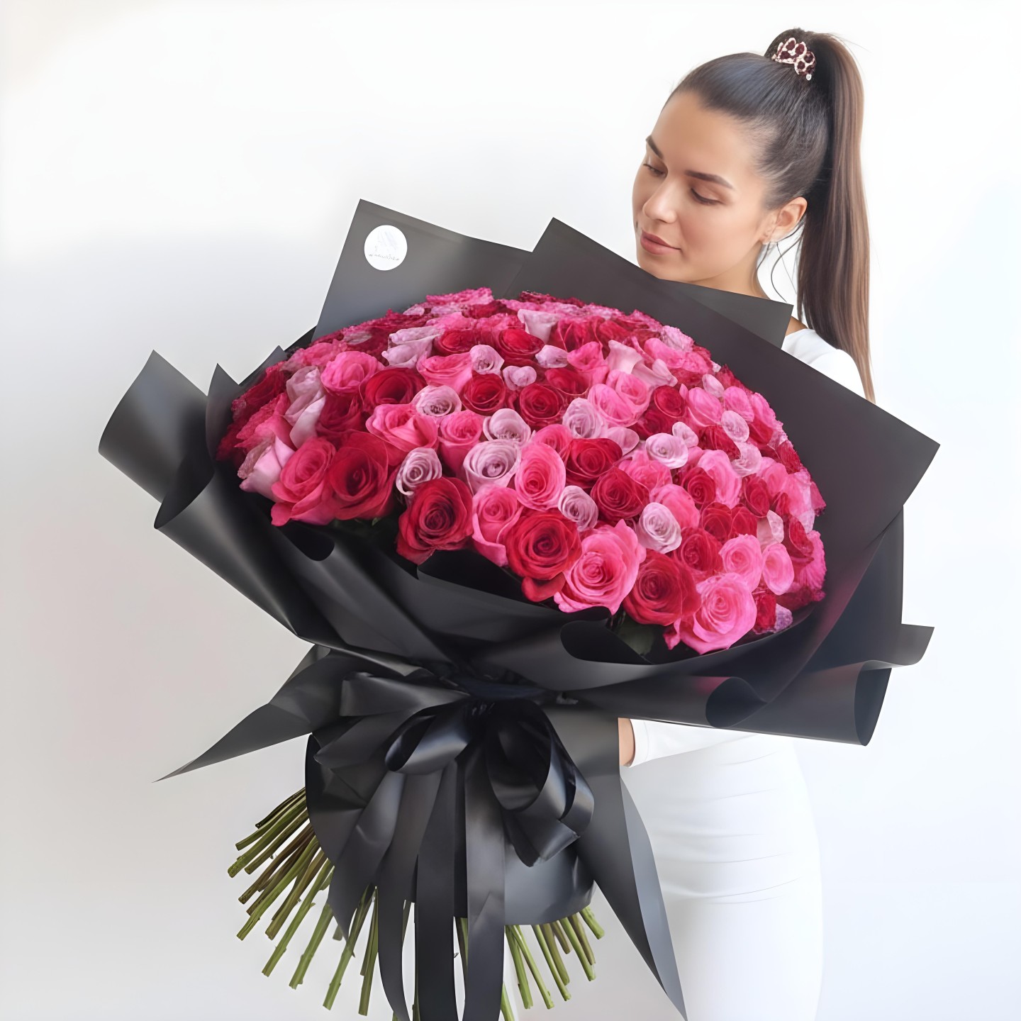 150 Assorted Pinky Roses Hand Tied Flower Bouquet 150 Assorted Pinky Roses Hand Tied Flower Bouquet