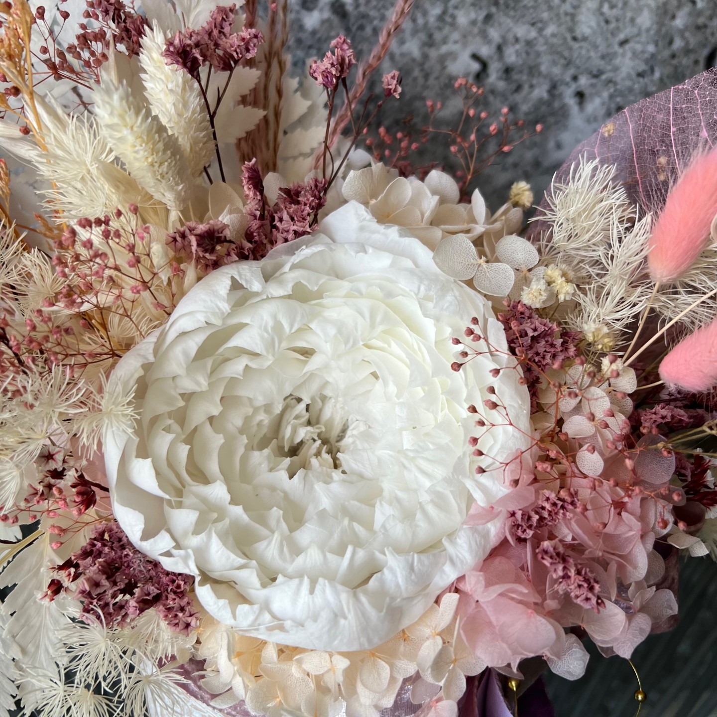 MARY Collection White Preserved Peony in Luxury Box MARY Collection White Preserved Peony in Luxury Box