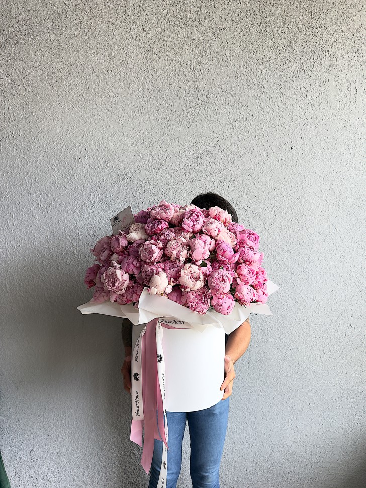 100 Pink Peonies Love Flower Box