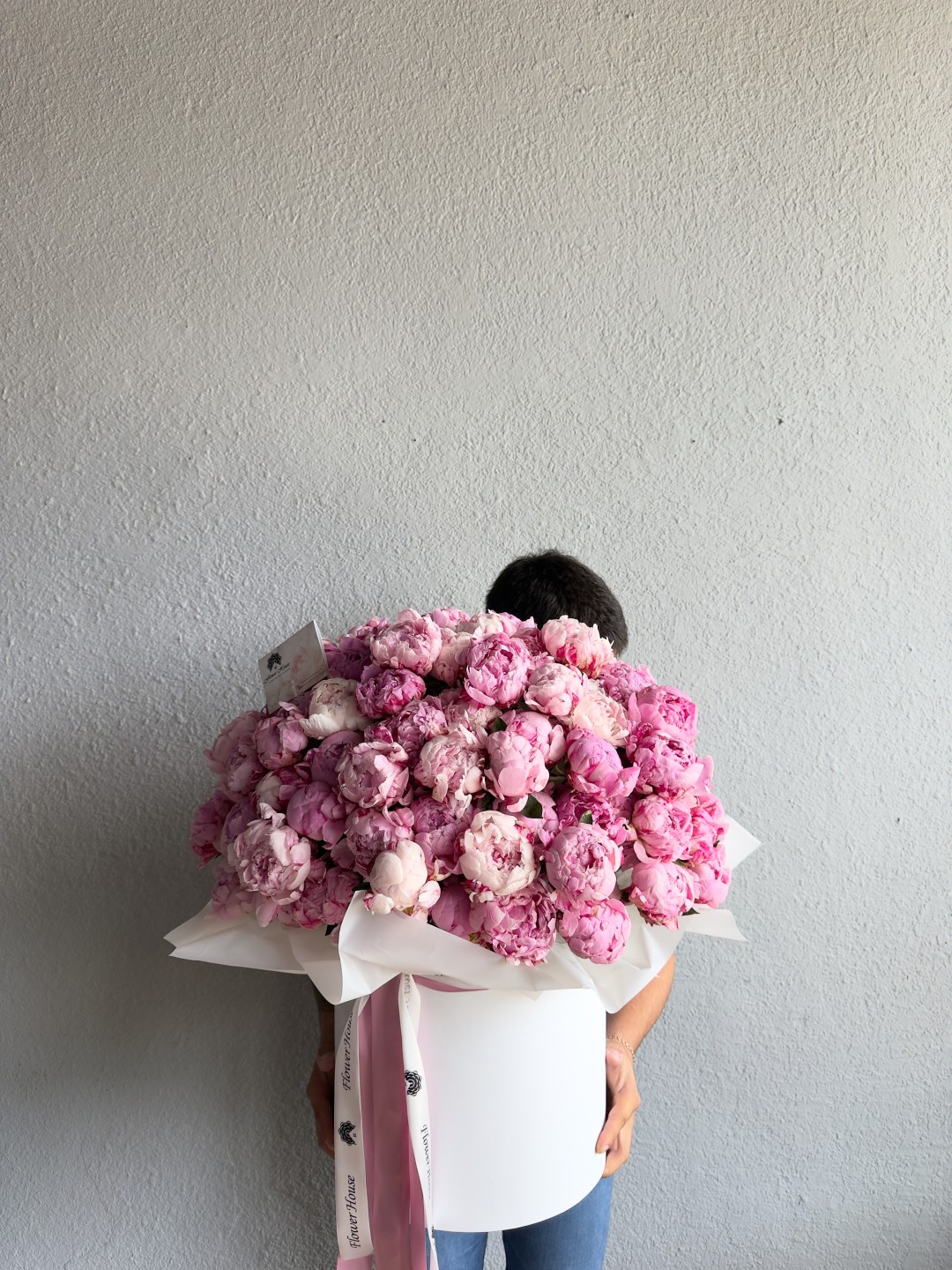 Love Flower Box: 100 Light Pink Peonies