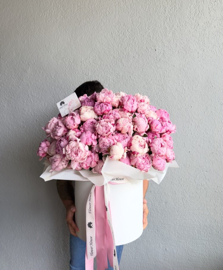 100 Pink Peonies Love Flower Box